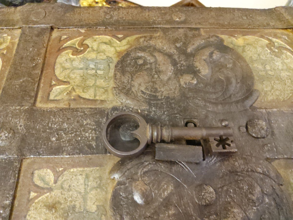 XVII Corsair Chest In Decorated Iron-photo-3